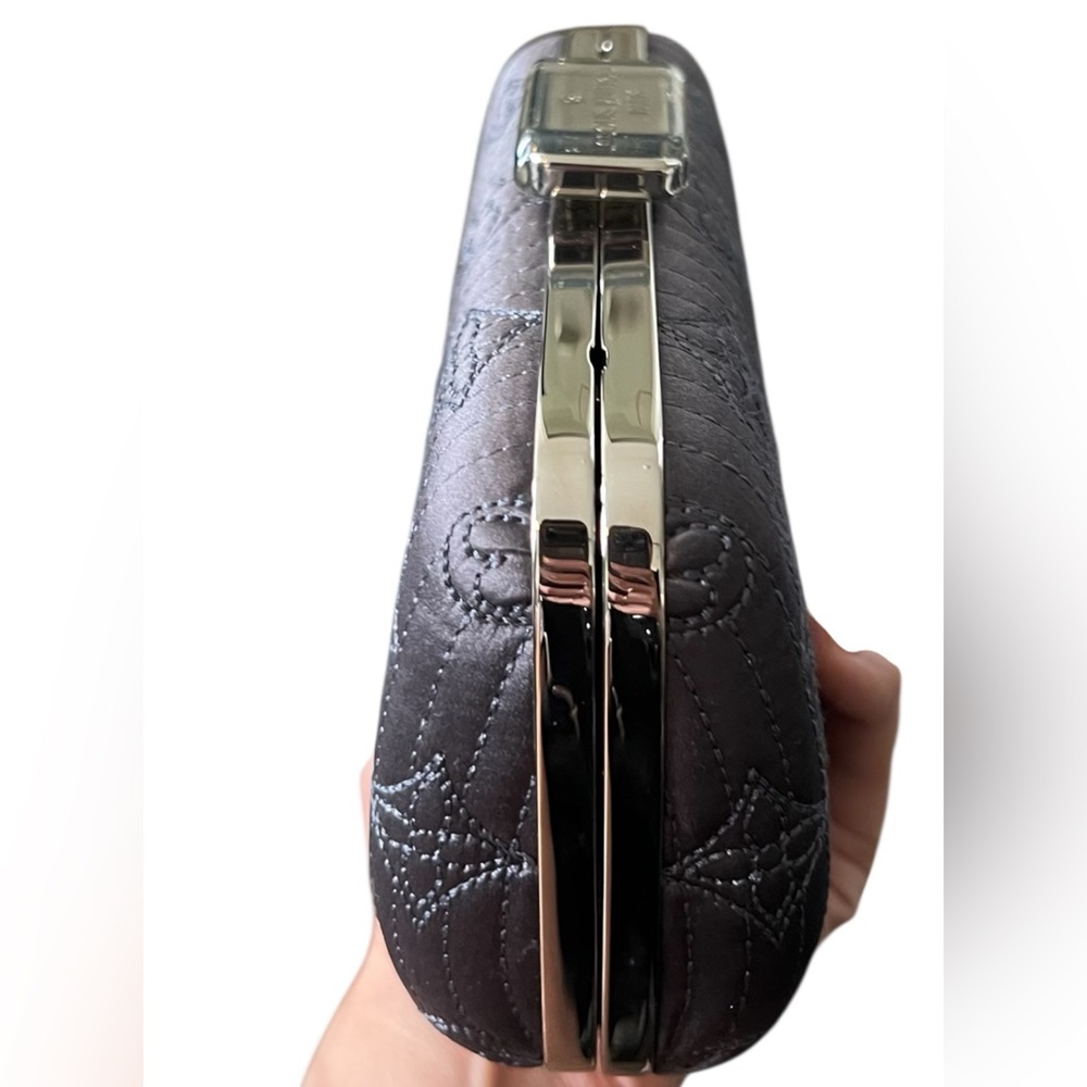 Limited edition Louis Vuitton Purple Gray Evening Clutch with chain strap - Picture 6 of 16